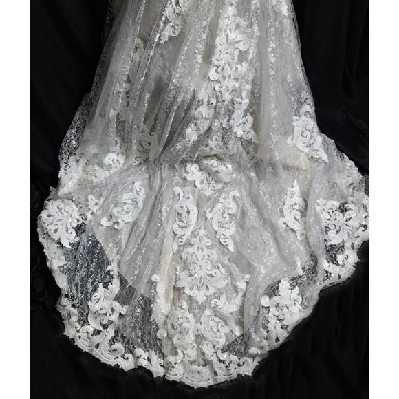 Exquisite Lace Bridal Gown in Cream - Picture 4 of 10